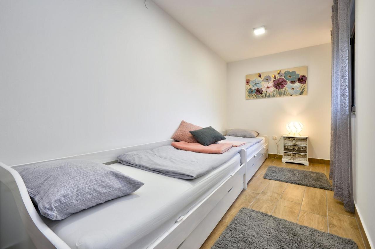 Florek & Florica Apartment Križevci Buitenkant foto